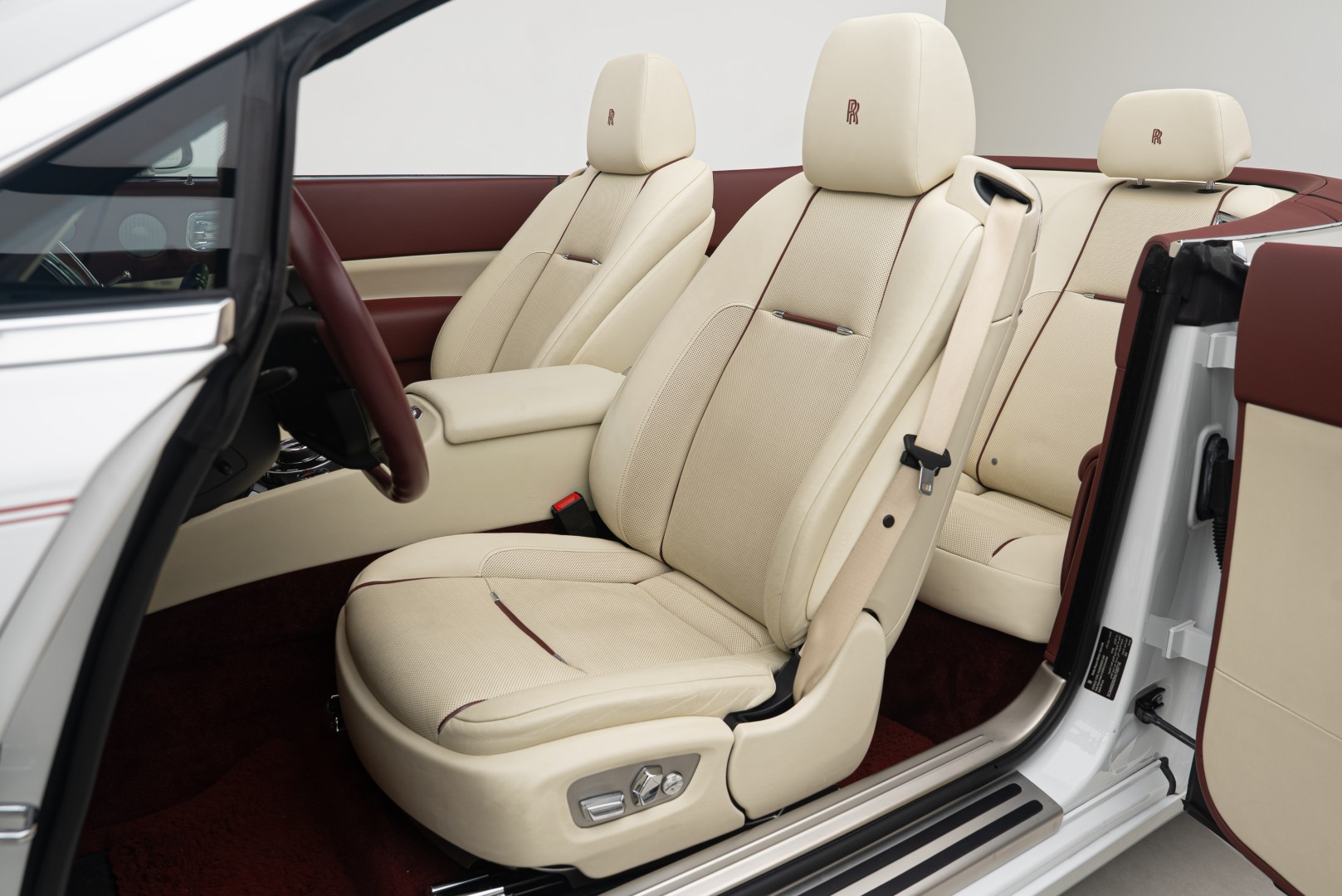 2017 ROLLS ROYCE DAWN GCC SILVER BADGE